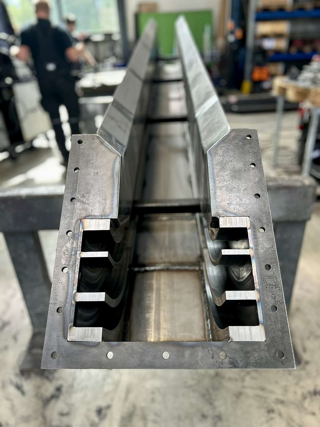 Detailansicht der Umlenktechnik am neu gefertigten Späneförderer von Metaspan