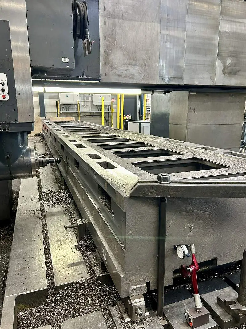 Portalfräsmaschine WALDRICH COBURG mit 8.700 mm Verfahrweg in der Fertigung der METASPAN GmbH Nettersheim