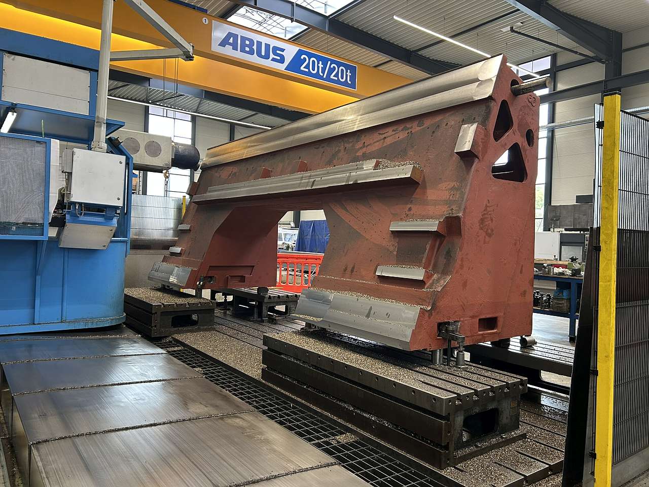 Großteilbearbeitung einer Maschinenkomponente aus Guss mit Betonkern